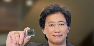 Mme. Lisa Su PDG d'AMD tenant un processeur AMD Ryzen 3000