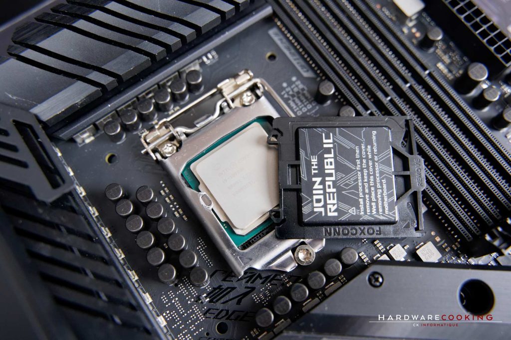 Installation CPU Intel dans le socket LGA 1200