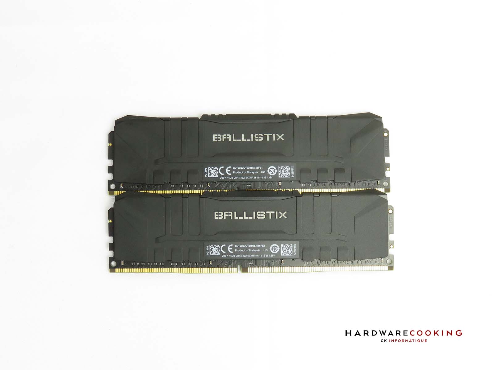 Ballistix Black 8 Go DDR4 3200 MHz CL16 - Mémoire PC - LDLC