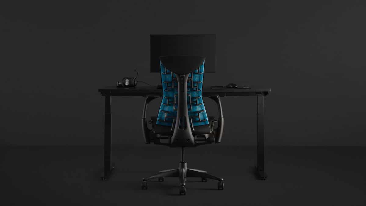 Herman Miller x Logitech G : un fauteuil gamer Embody et un bureau