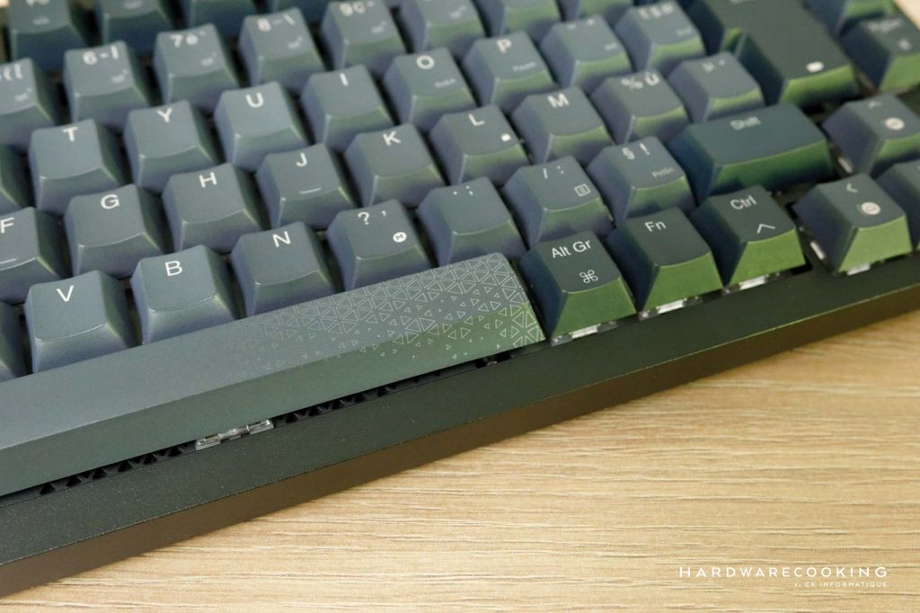 test CORSAIR K65 PLUS WIRELESS